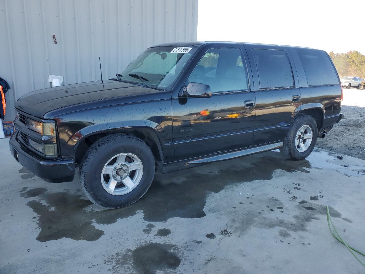 2000 Chevrolet Tahoe Limited, VIN 1GNEC13RXYR149608 — Rear end