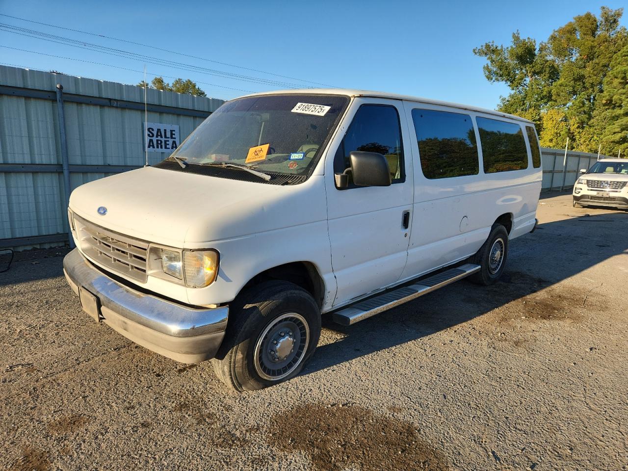 1992 Ford Econoline Wagon XL, VIN 1FBJS31H3NHB69267 — Minor dents and scratches