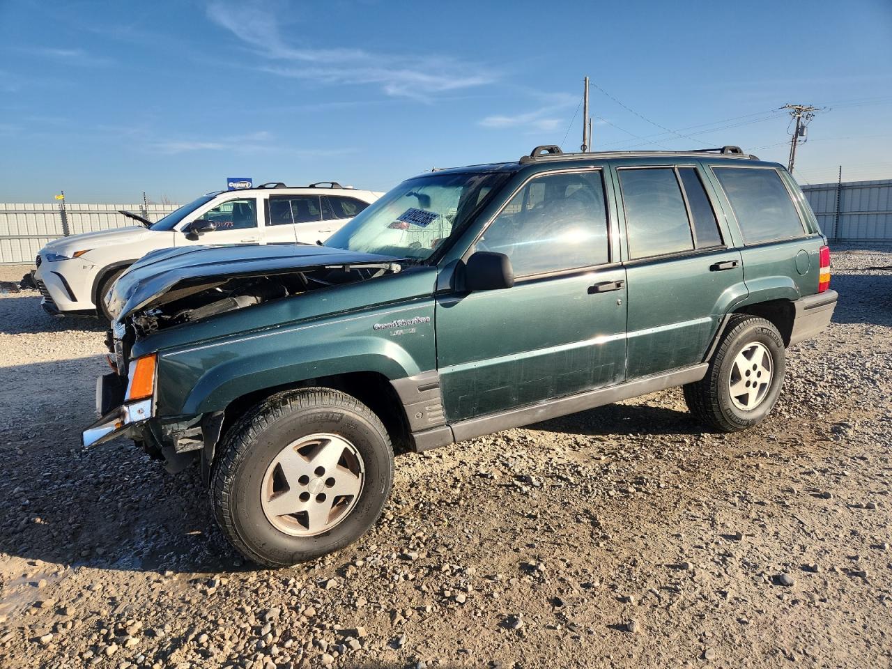 1994 Jeep Grand Cherokee Laredo, VIN 1J4GZ58S7RC281999 — Front end