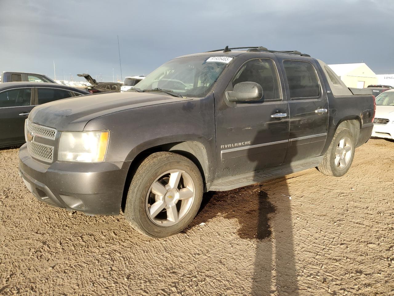 2011 Chevrolet Avalanche LTZ, VIN 3GNTKGE36BG275672 — Front end