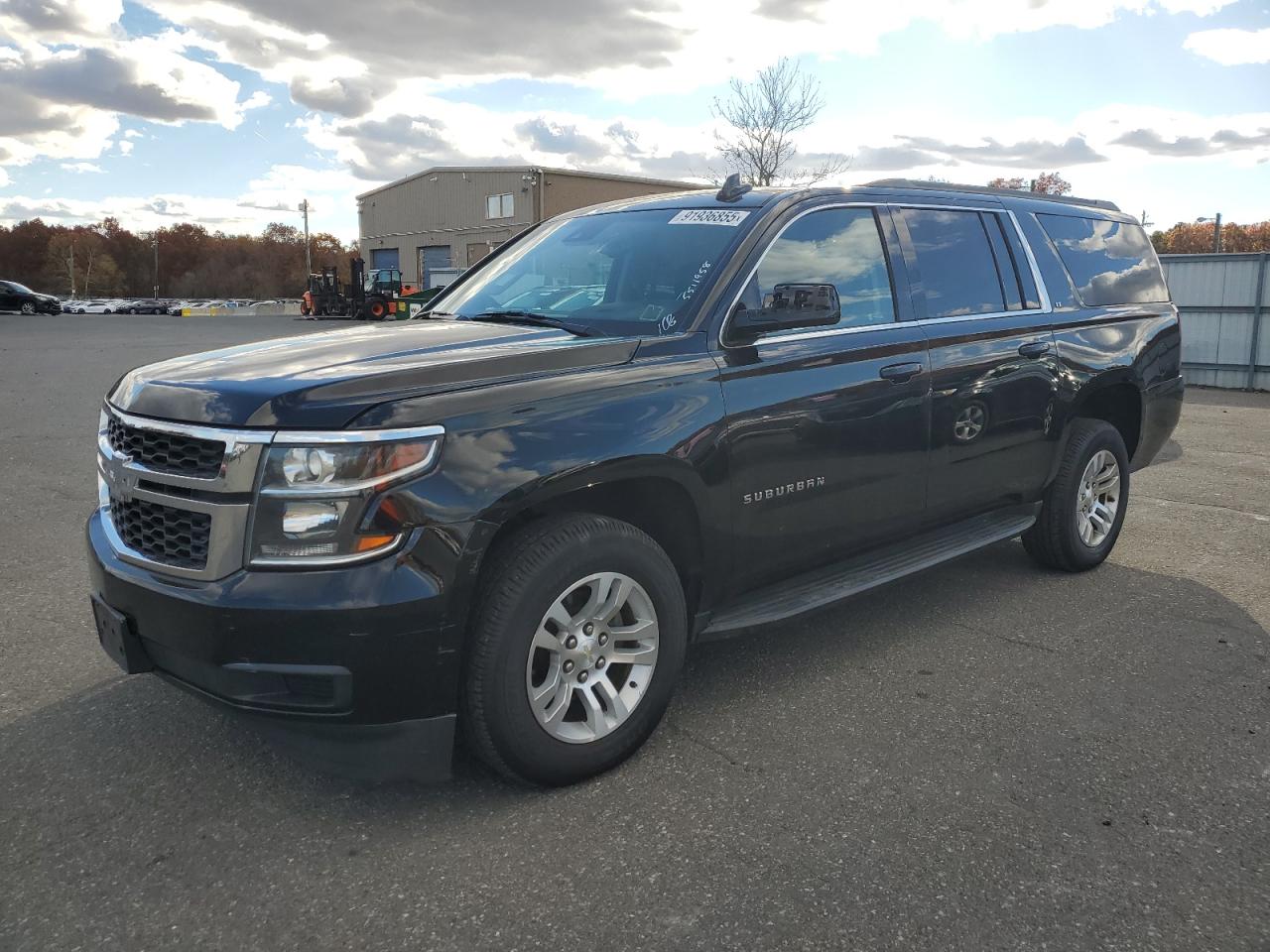 2019 Chevrolet Suburban LT, VIN 1GNSKHKC9KR189049 — Normal wear