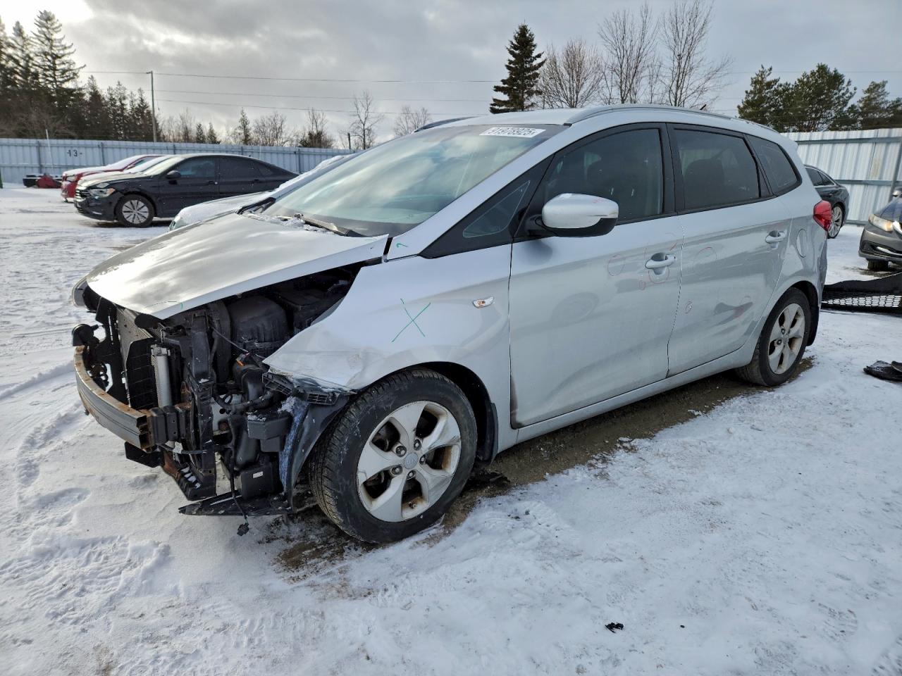 2016 Kia Rondo LX, VIN KNAHT8A37G7125500 — Front end