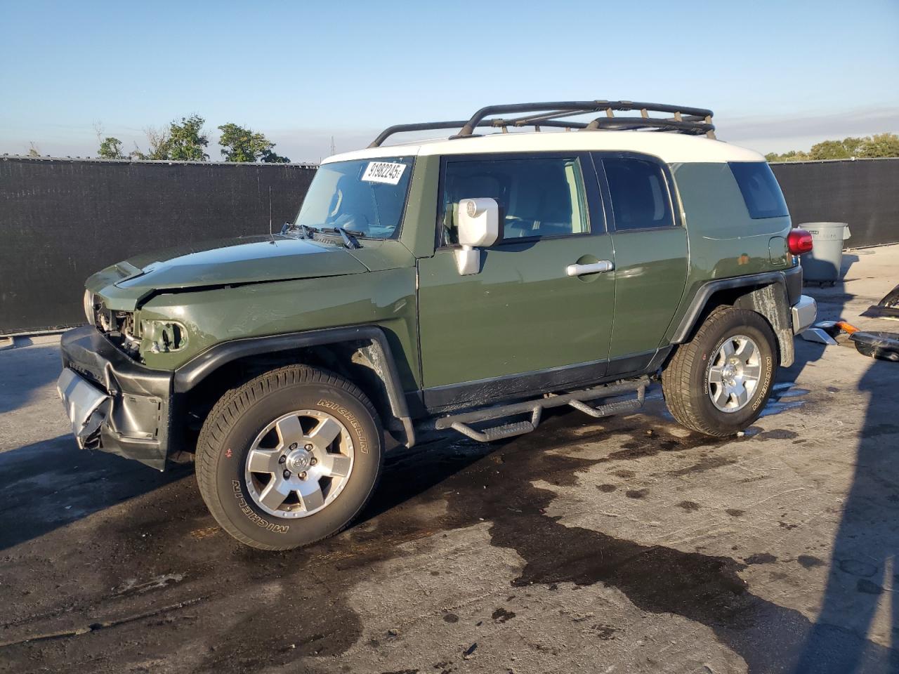 2010 Toyota FJ Cruiser, VIN JTEBU4BF3AK085200 — Front end