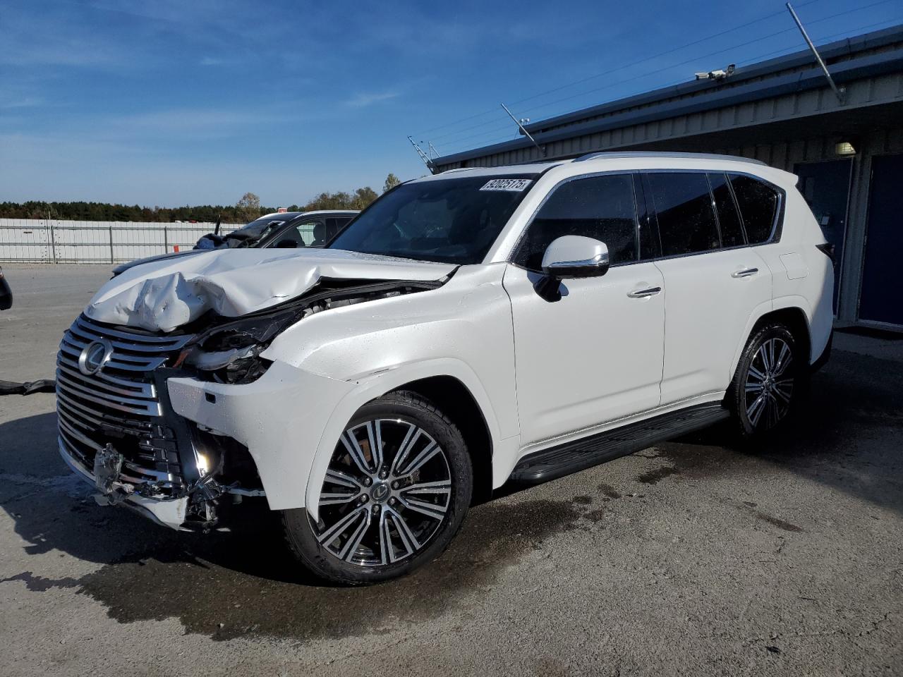 2024 Lexus LX 600 Luxury, VIN JTJGB7CX0R4045260 — Перед