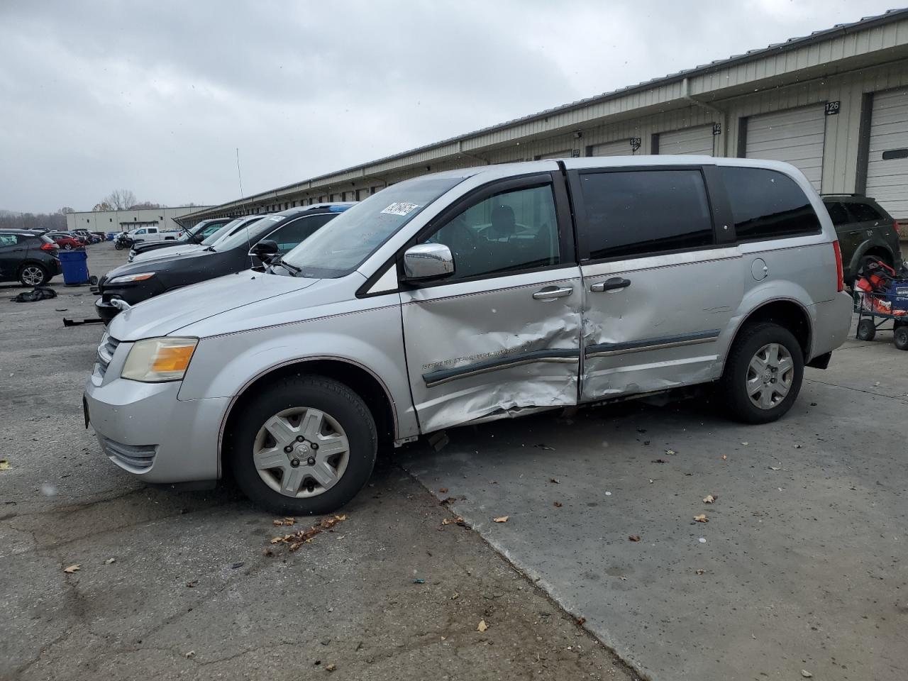 2008 Dodge Grand Caravan SE, VIN 1D8HN44H08B137517 — Side