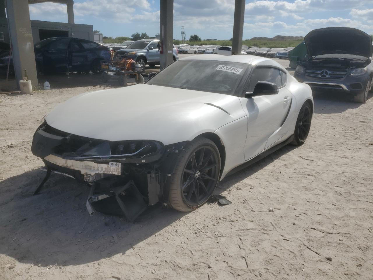 2023 Toyota Supra 3.0, VIN WZ1DB0G0XPW061768 — Front end