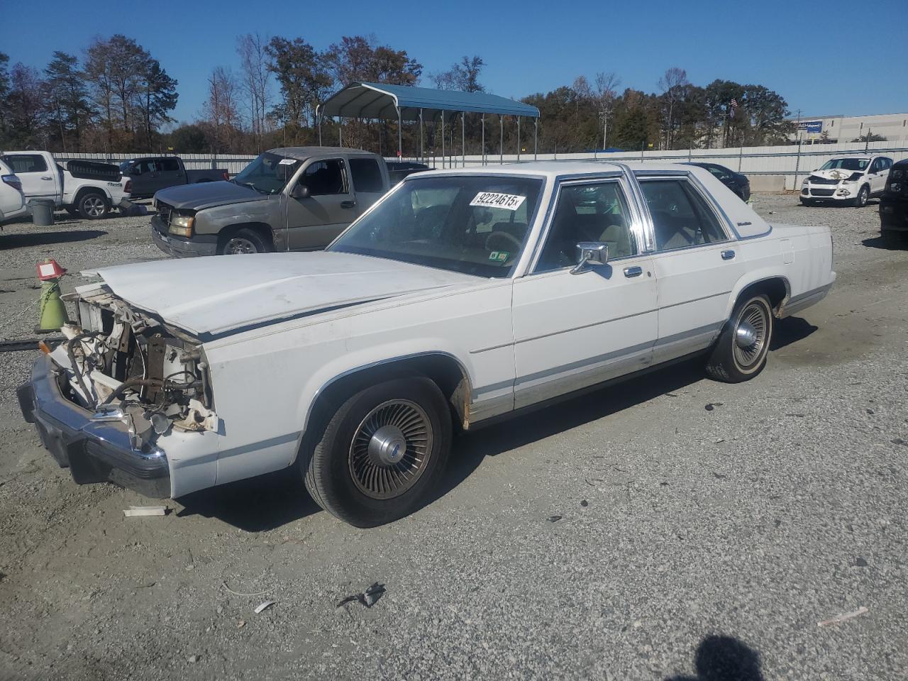 1990 Ford Crown Victoria, VIN 2FACP74F5LX136992 — Front end