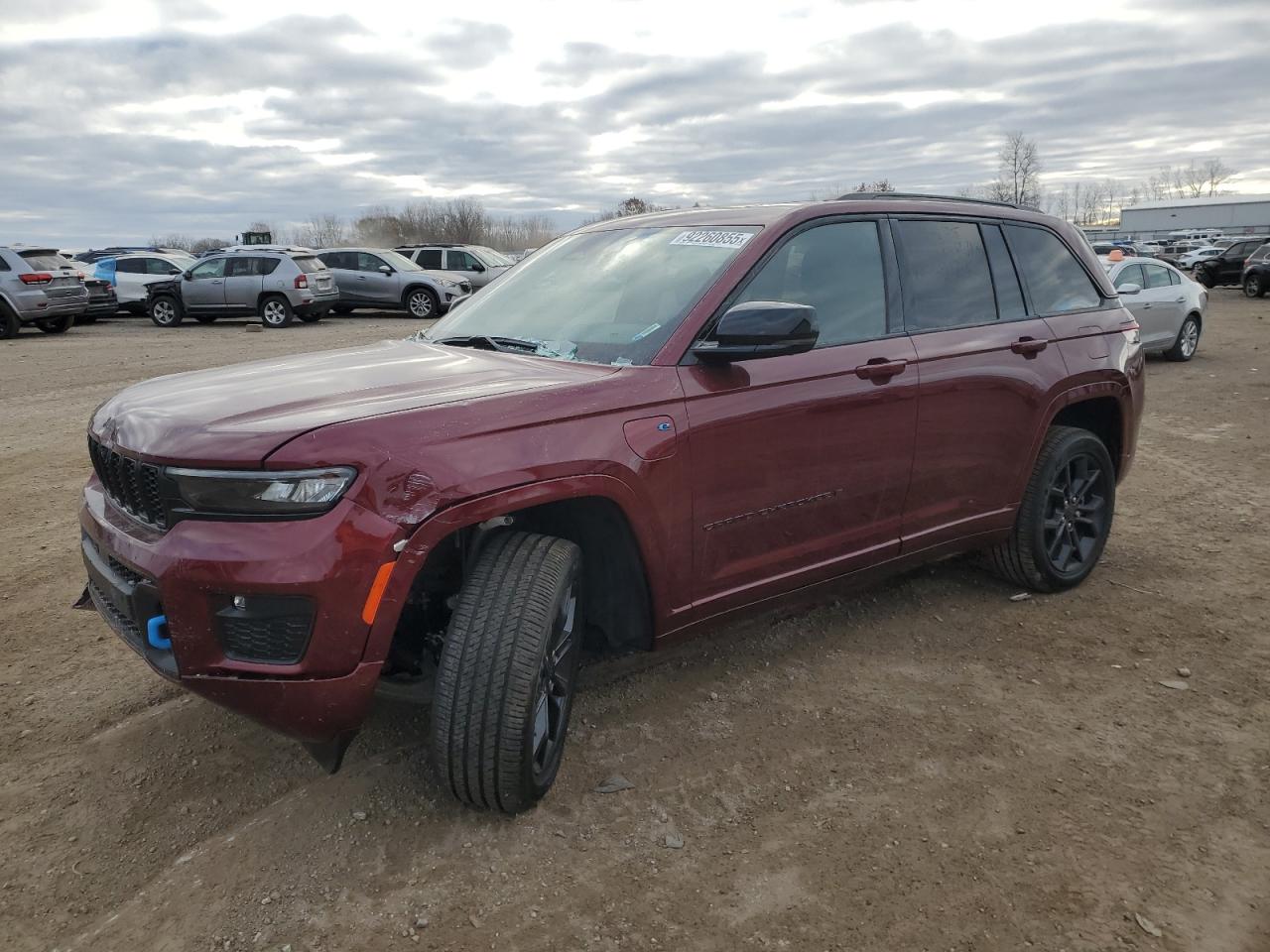 2025 Jeep Grand Cherokee Anniversary, VIN 1C4RJYB65S8690238 — Front end