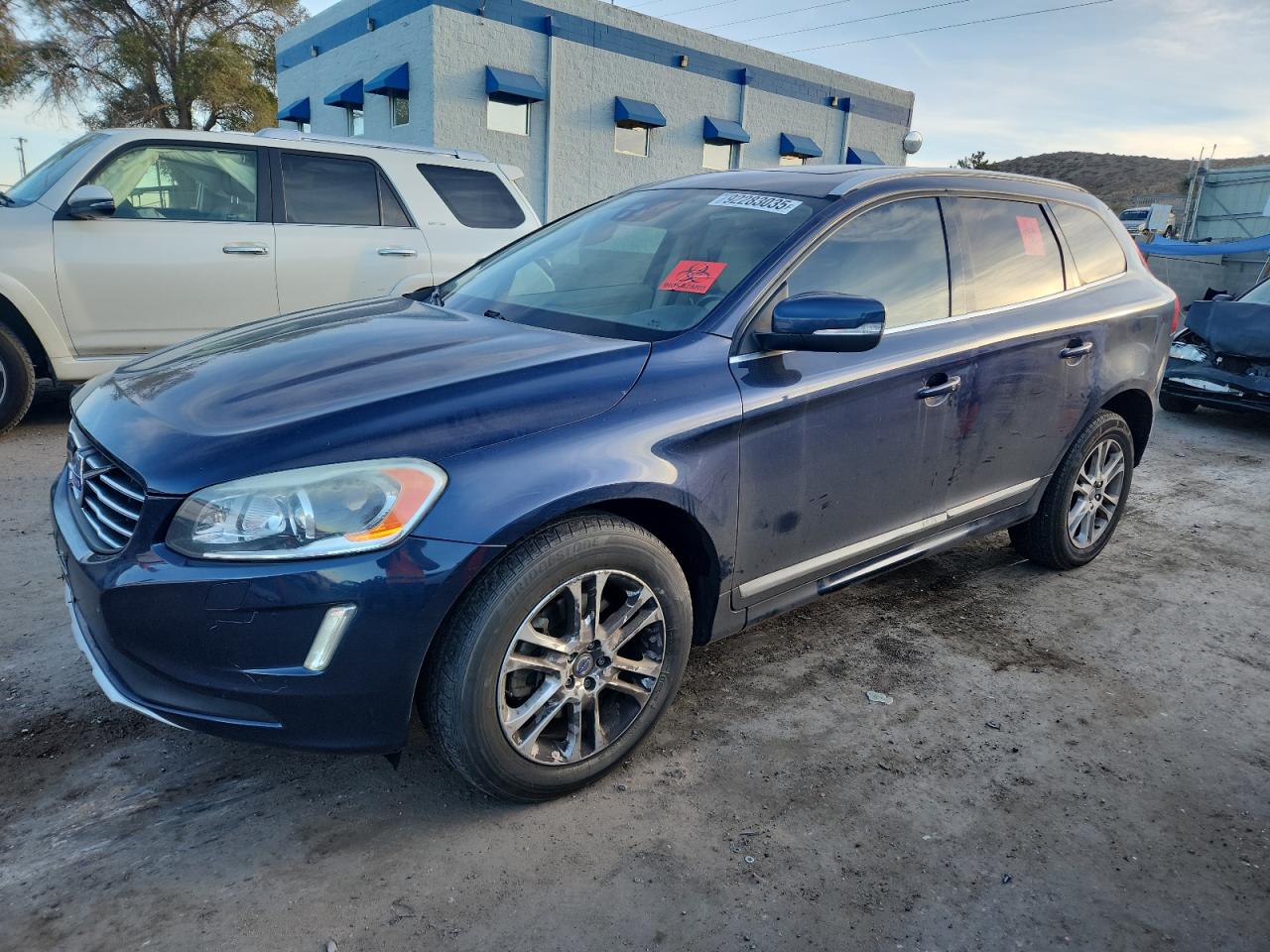 2015 Volvo XC60 T5 Drive-E Platinum, VIN YV440MDM3F2719517 — Front end