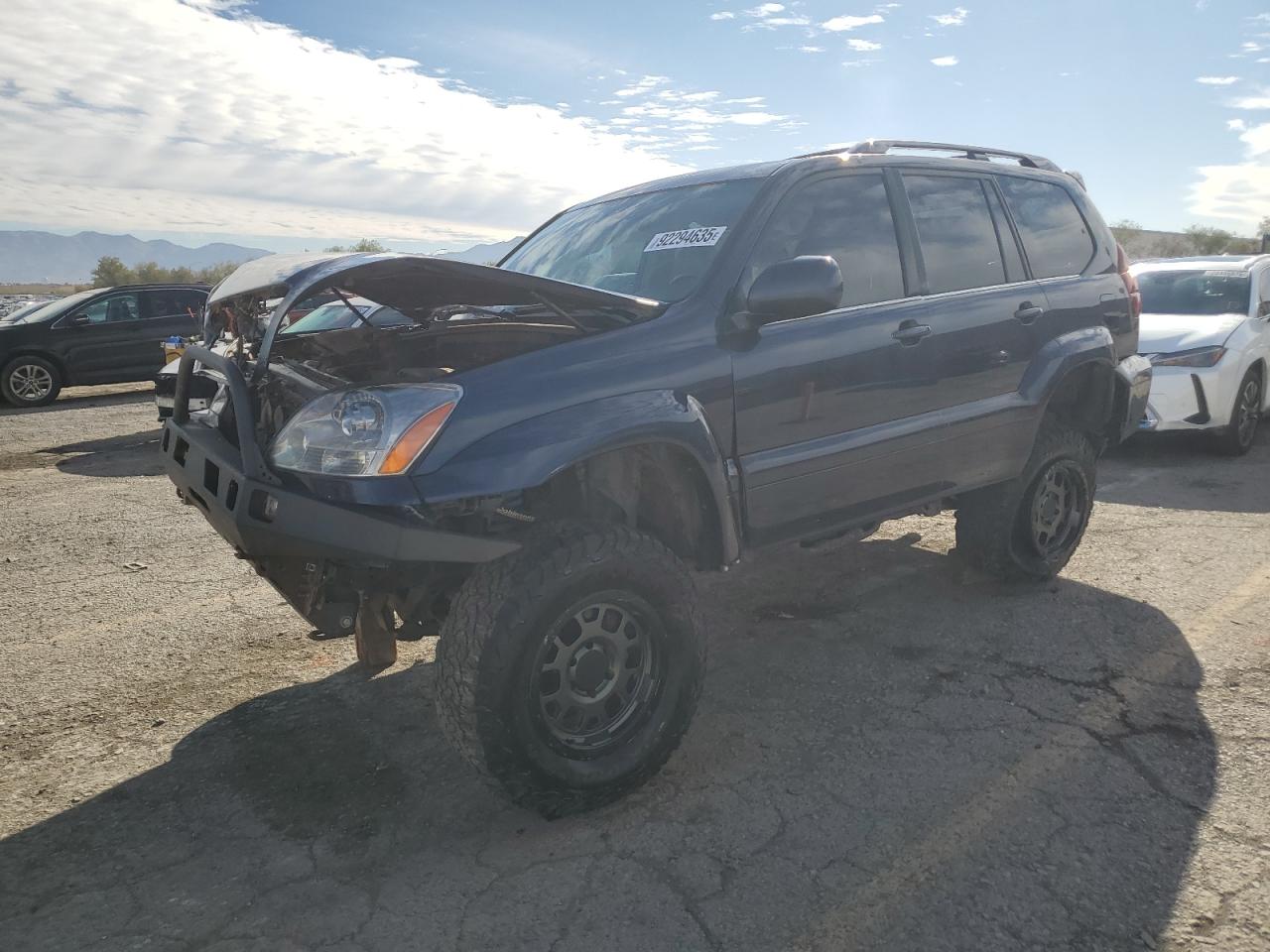 2004 Lexus GX 470, VIN JTJBT20X740035534 — Front end