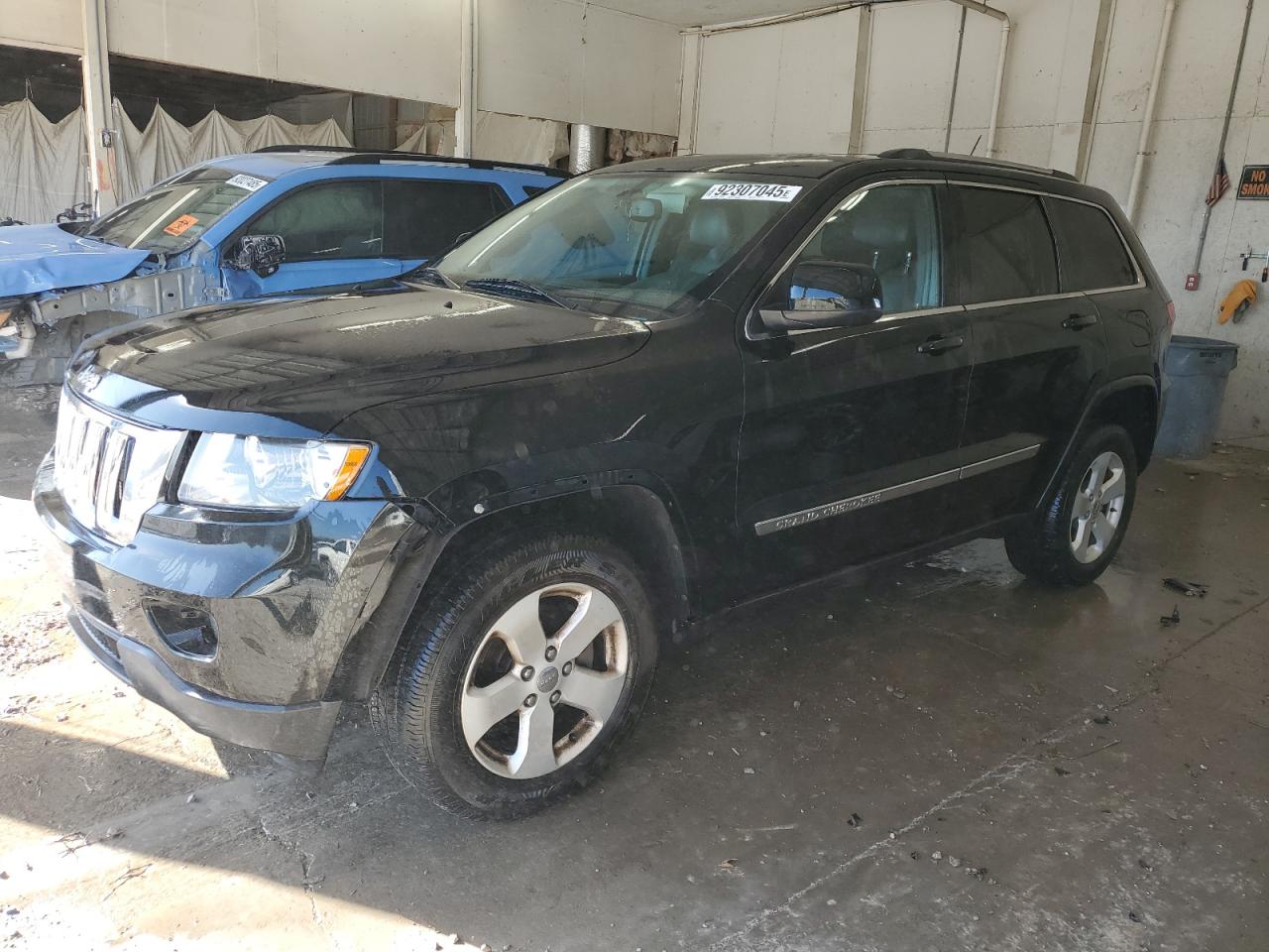 2013 Jeep Grand Cherokee Laredo, VIN 1C4RJEAGXDC574462 — Front end