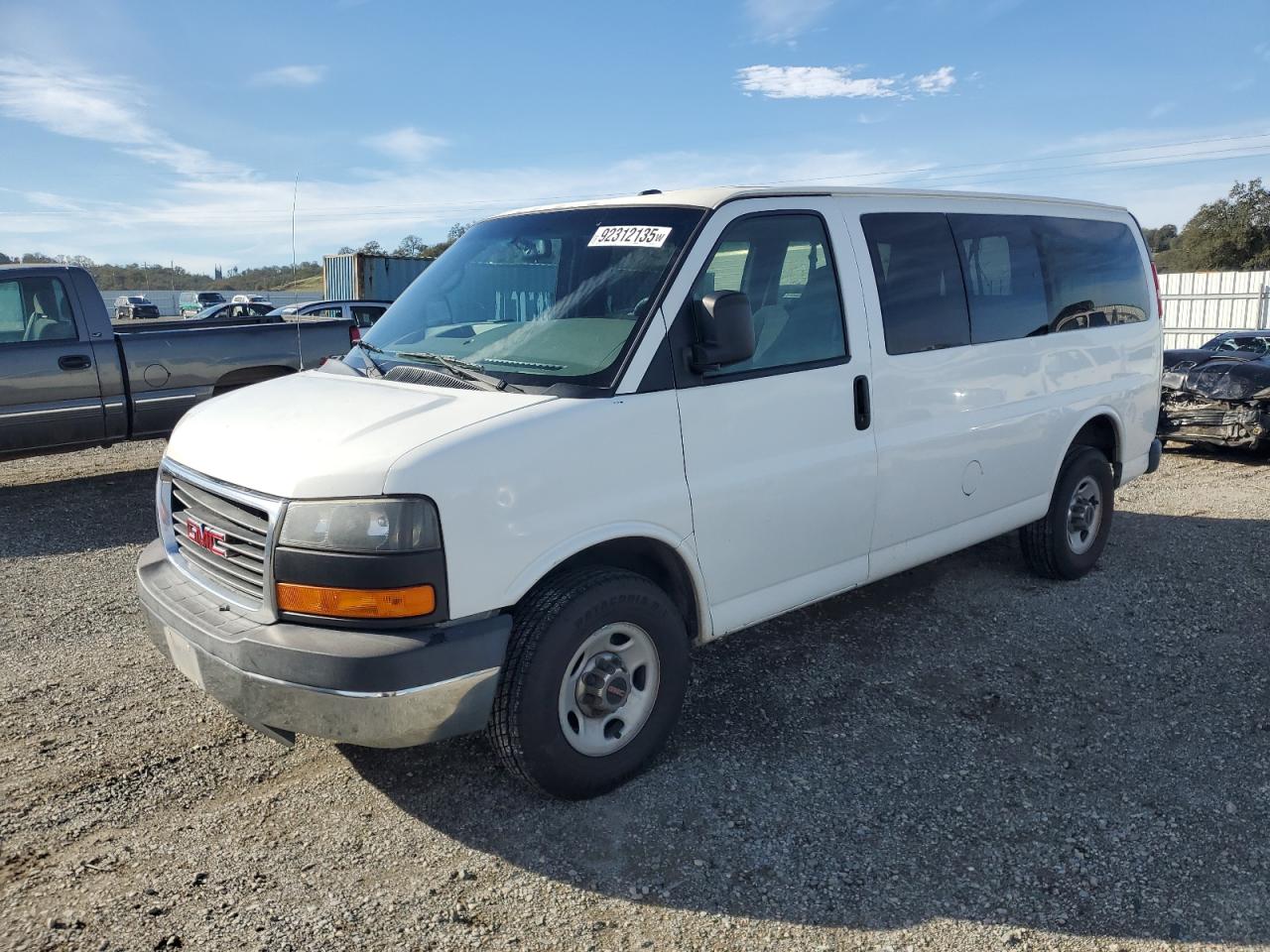 2015 GMC Savana, VIN 1GKW7RFF1F1138384 — Front end