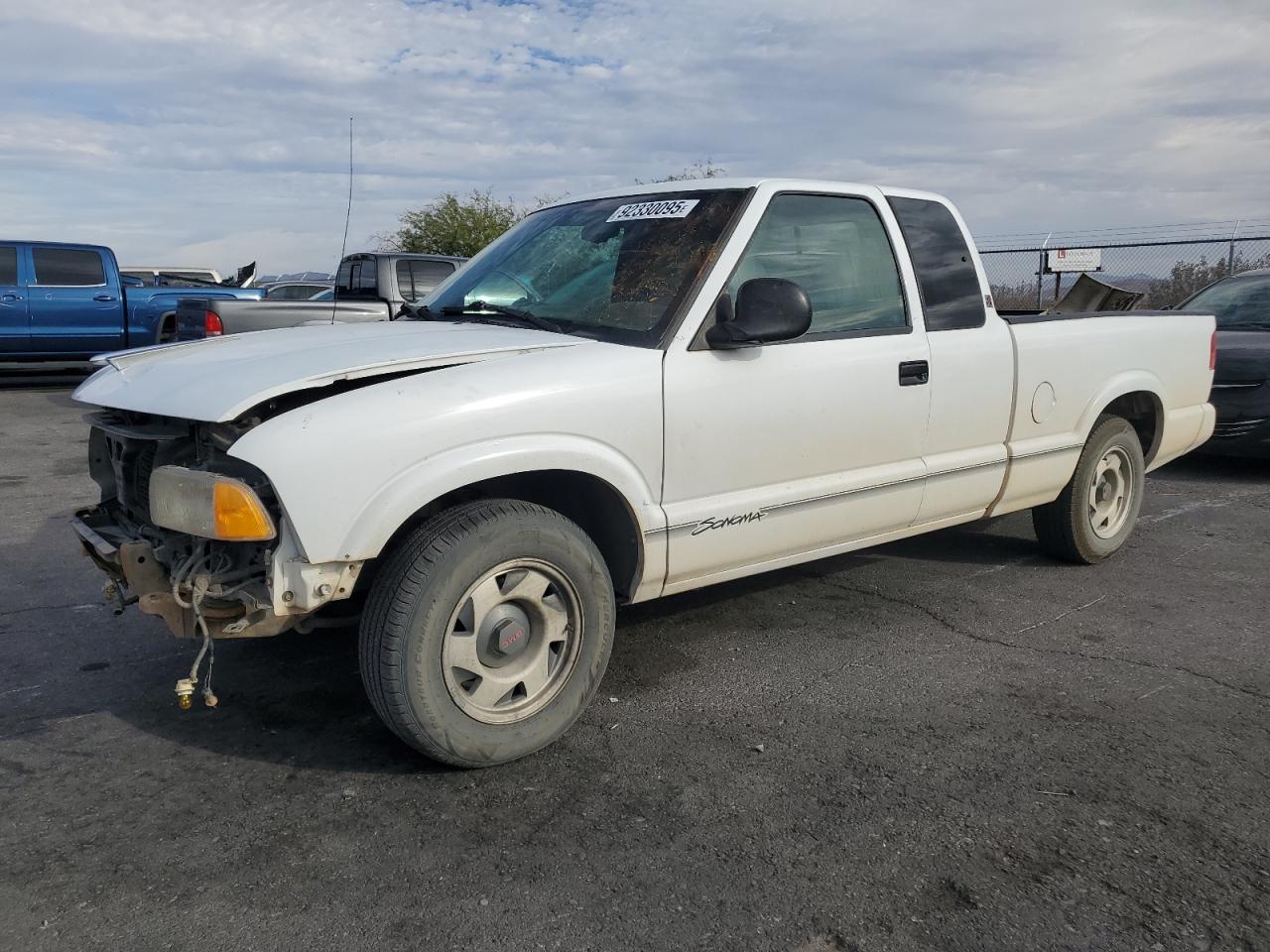 1997 GMC Sonoma SLS, VIN 1GTCS19XXV8527260 — Перед