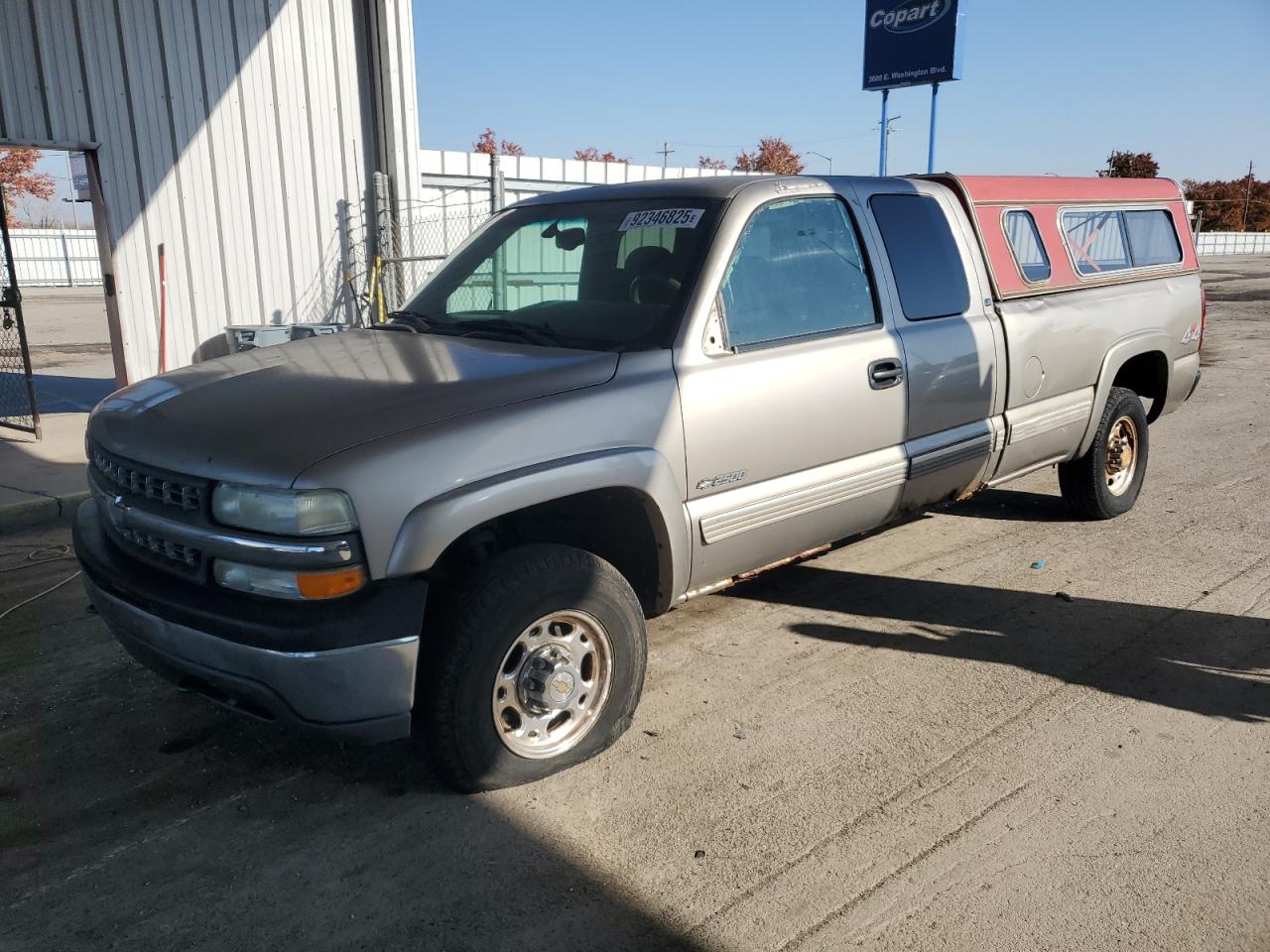 2000 Chevrolet Silverado 2500 LS, VIN 1GCGK29UXYE402830 — Side
