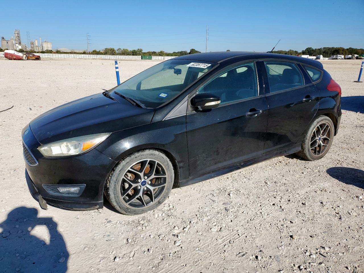 2015 Ford Focus SE, VIN 1FADP3K25FL340514 — Auction photo