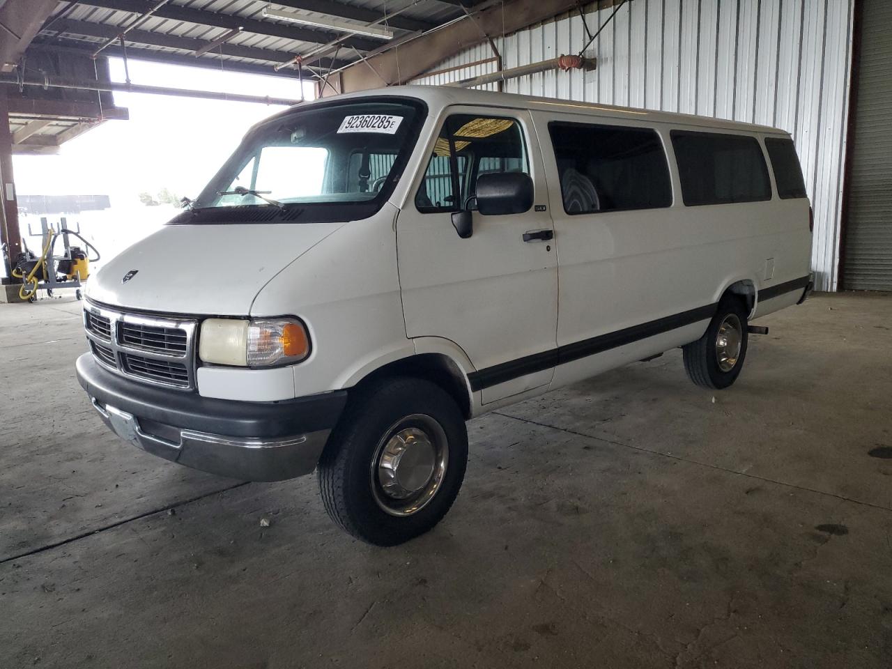 1996 Dodge Passenger, VIN 2B5WB35ZXTK148214 — Бок