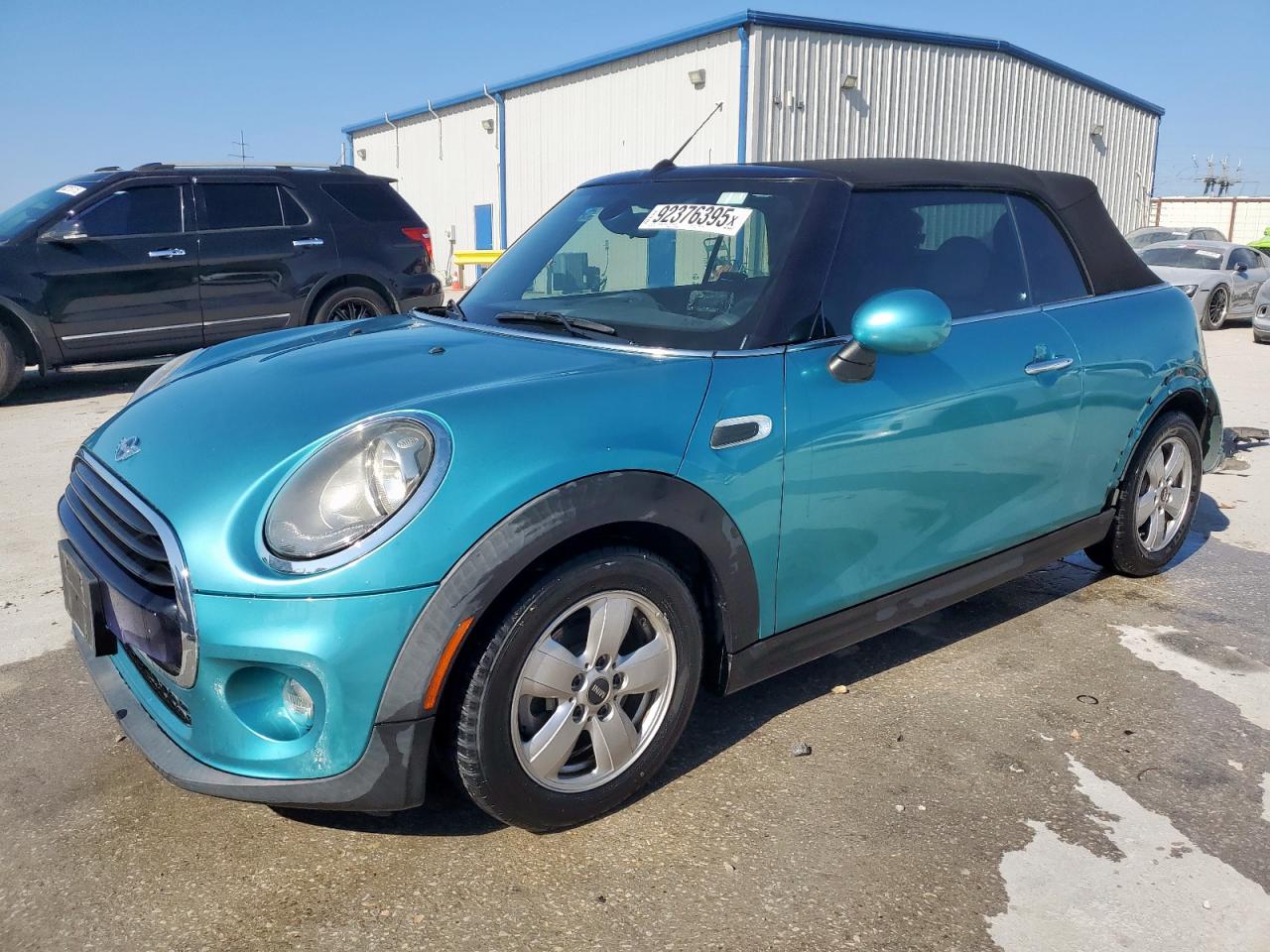 2017 MINI Convertible Cooper, VIN WMWWG5C59H3C20192 — Зад
