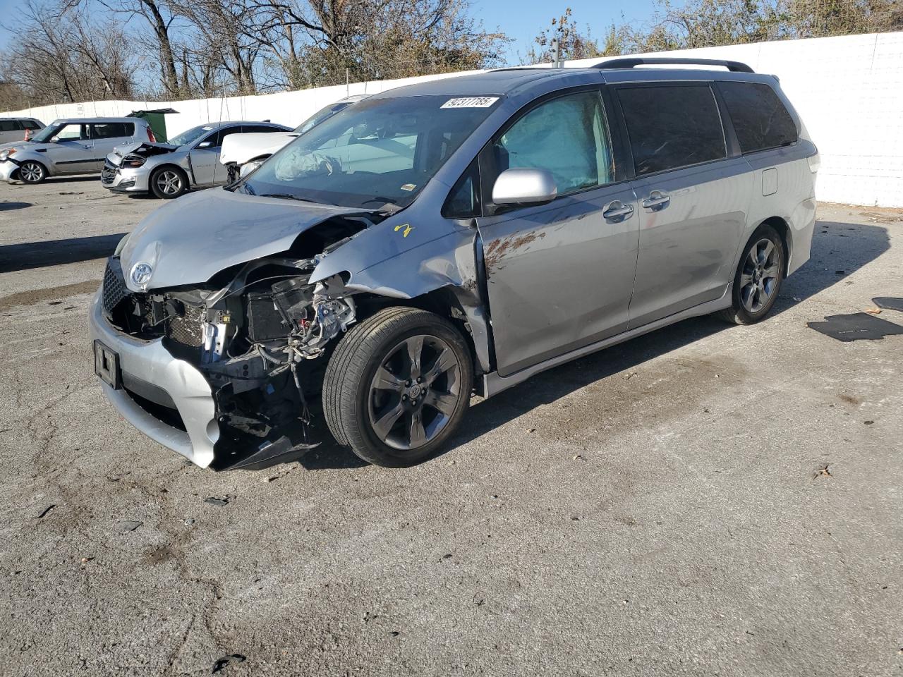 2011 Toyota Sienna SE, VIN 5TDXK3DC1BS132134 — Front end