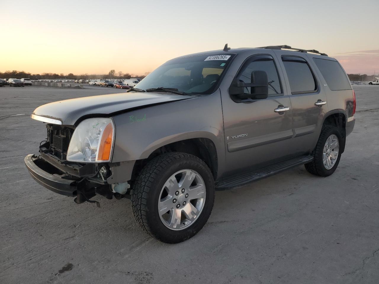 2008 GMC Yukon SLT 4SA, VIN 1GKFK13088J197161 — Front end