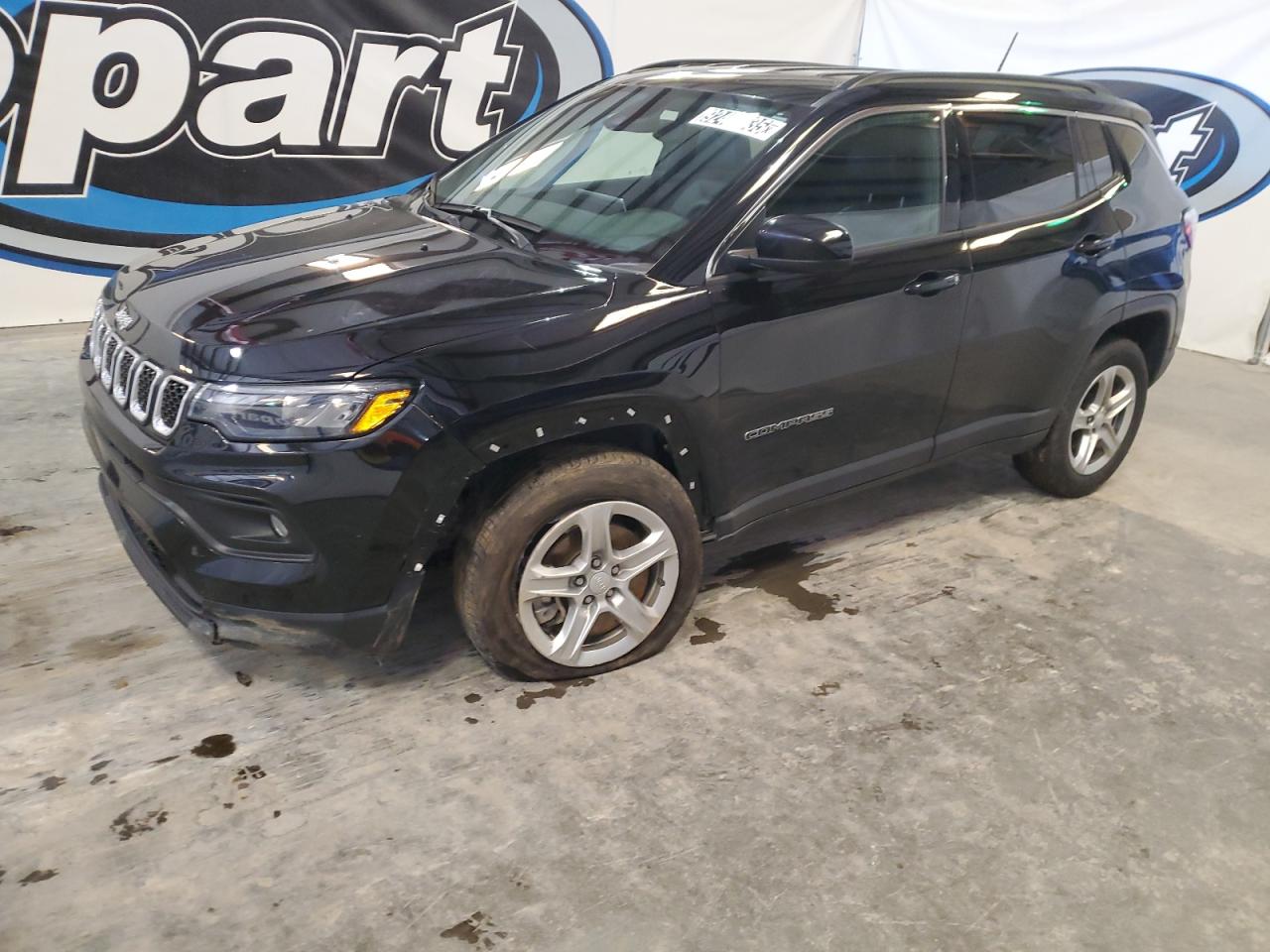 2024 Jeep Compass Latitude, VIN 3C4NJDBN4RT606100 — Front end