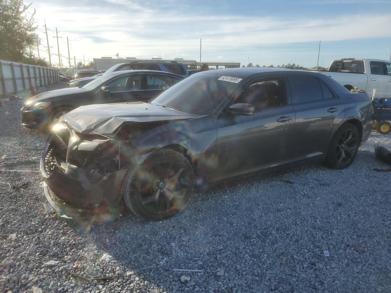 2021 Chrysler 300 S, VIN 2C3CCABG8MH540982 — Перед