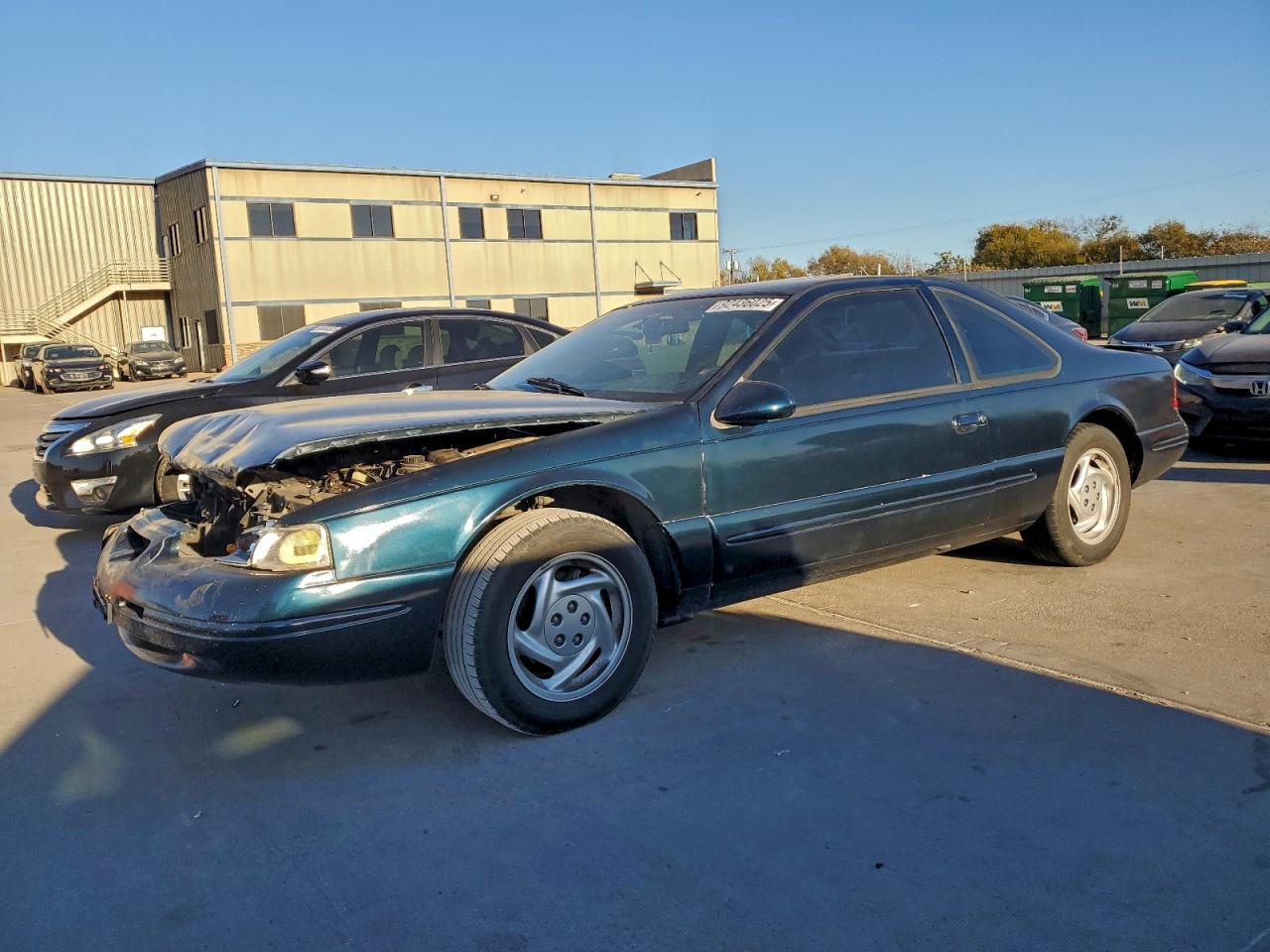 1997 Ford Thunderbird LX, VIN 1FALP62W5VH101689 — Front end