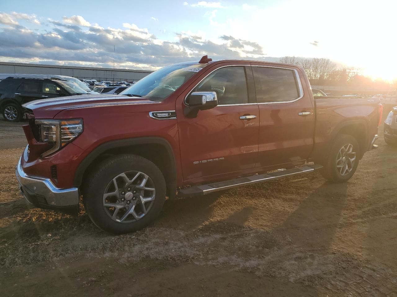 2022 GMC Sierra 1500 SLT, VIN 3GTUUDET2NG579818 — Перед
