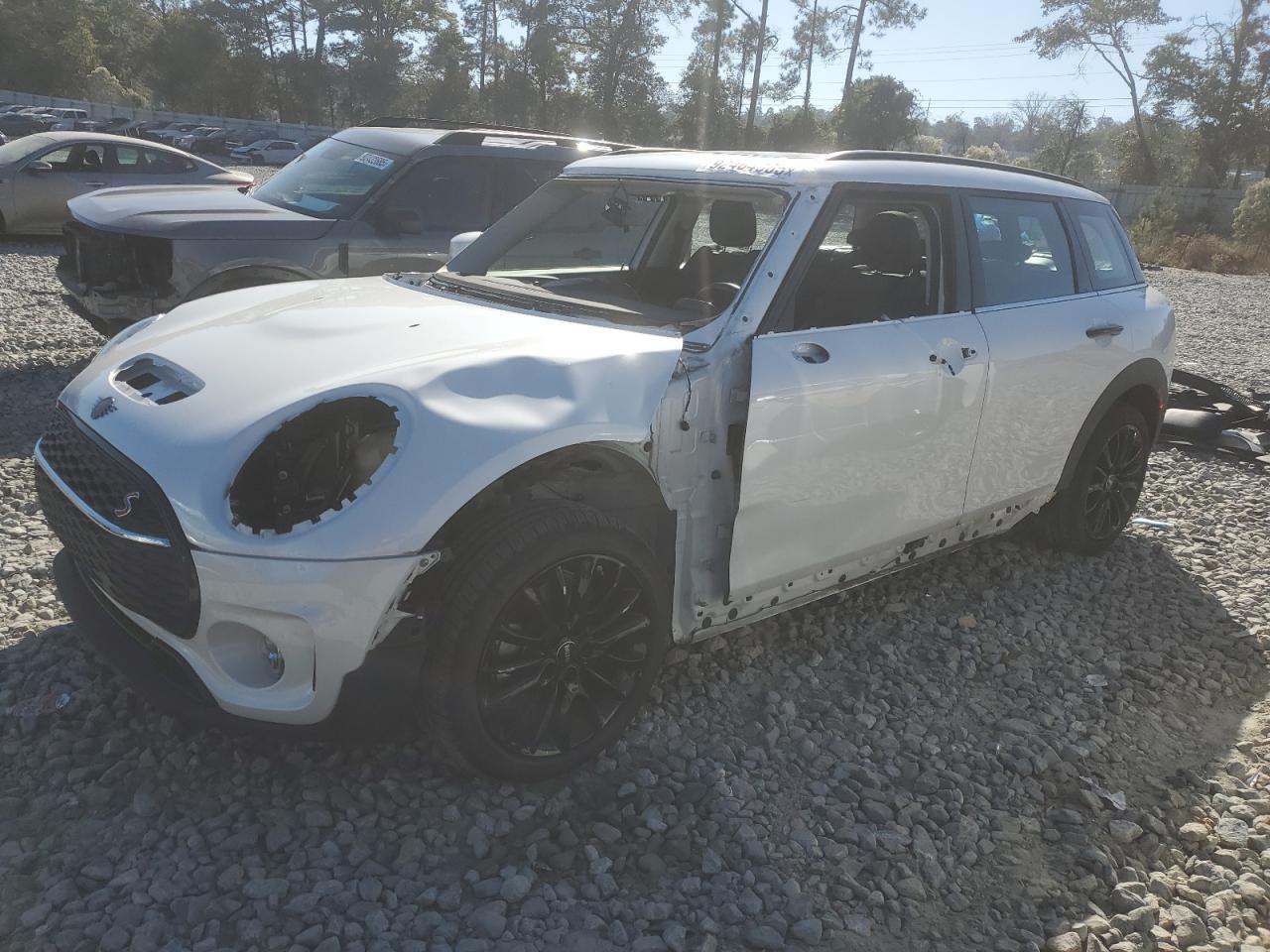 2024 MINI Clubman Cooper S, VIN WMWLV7C04R2V25211 — Перед