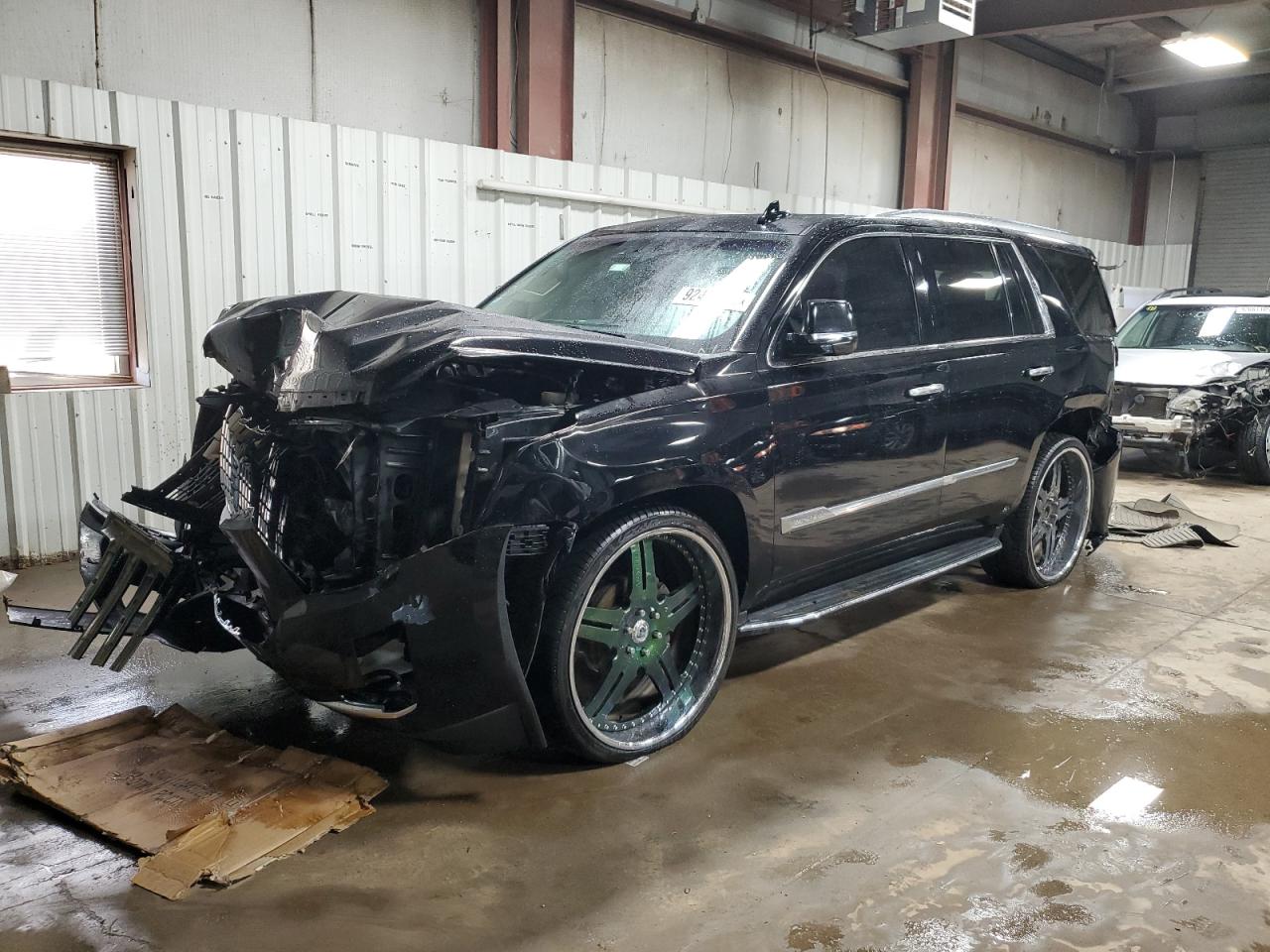 2016 Cadillac Escalade Luxury Collection, VIN 1GYS4BKJ6GR293353 — Front end