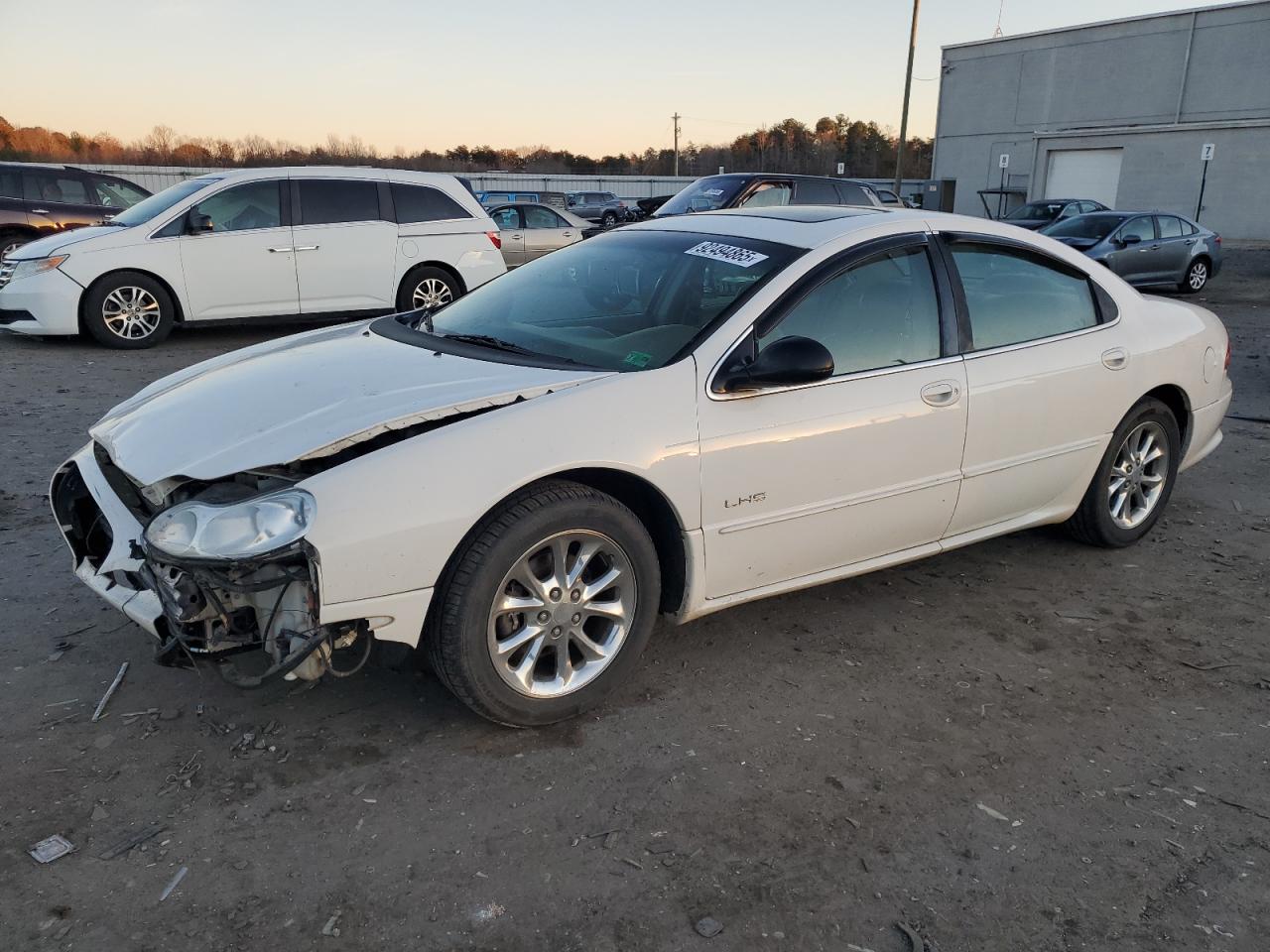 2001 Chrysler LHS, VIN 2C3AC56G81H567927 — Перед