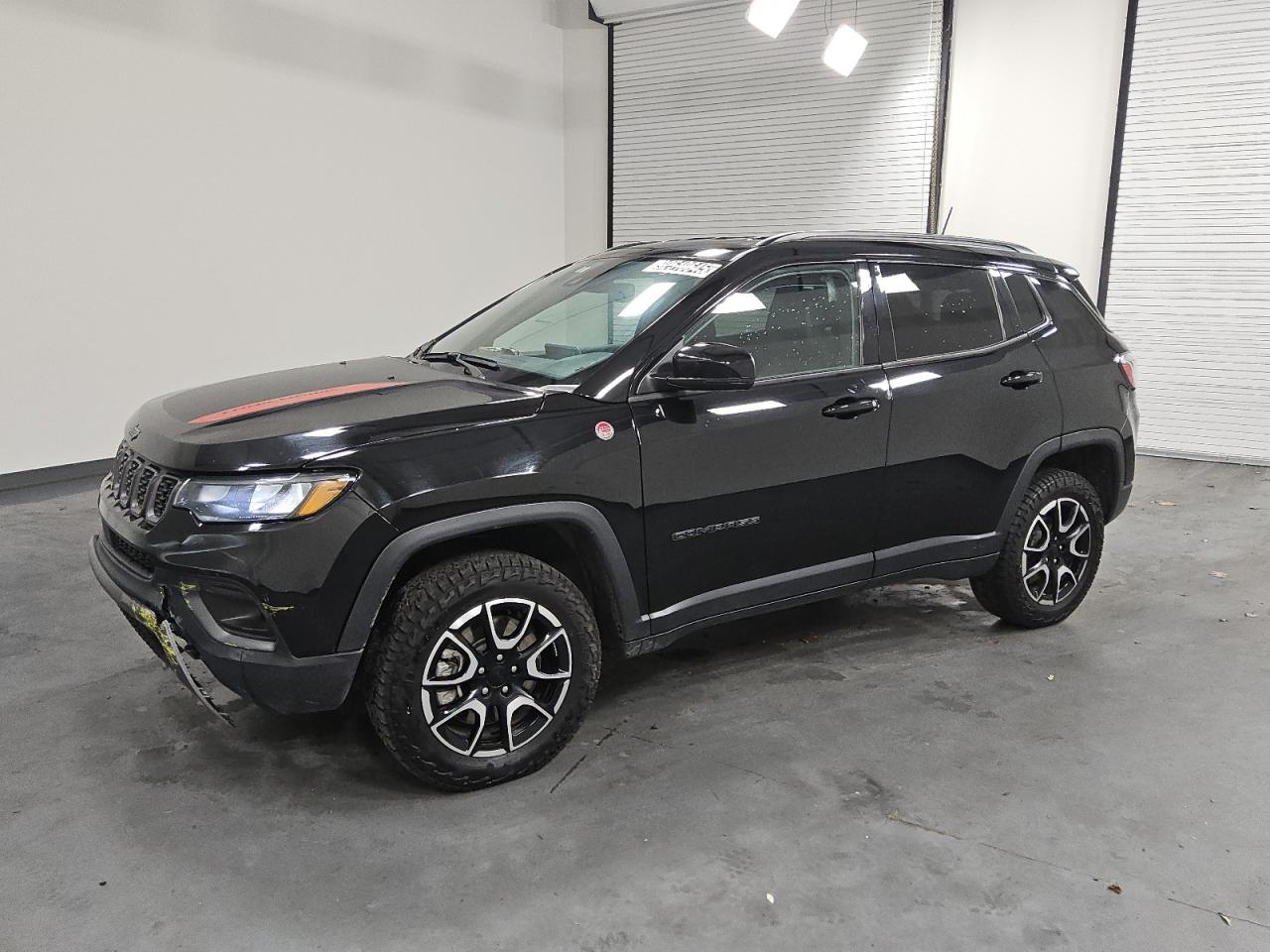 2024 Jeep Compass Trailhawk, VIN 3C4NJDDN8RT137283 — Front end