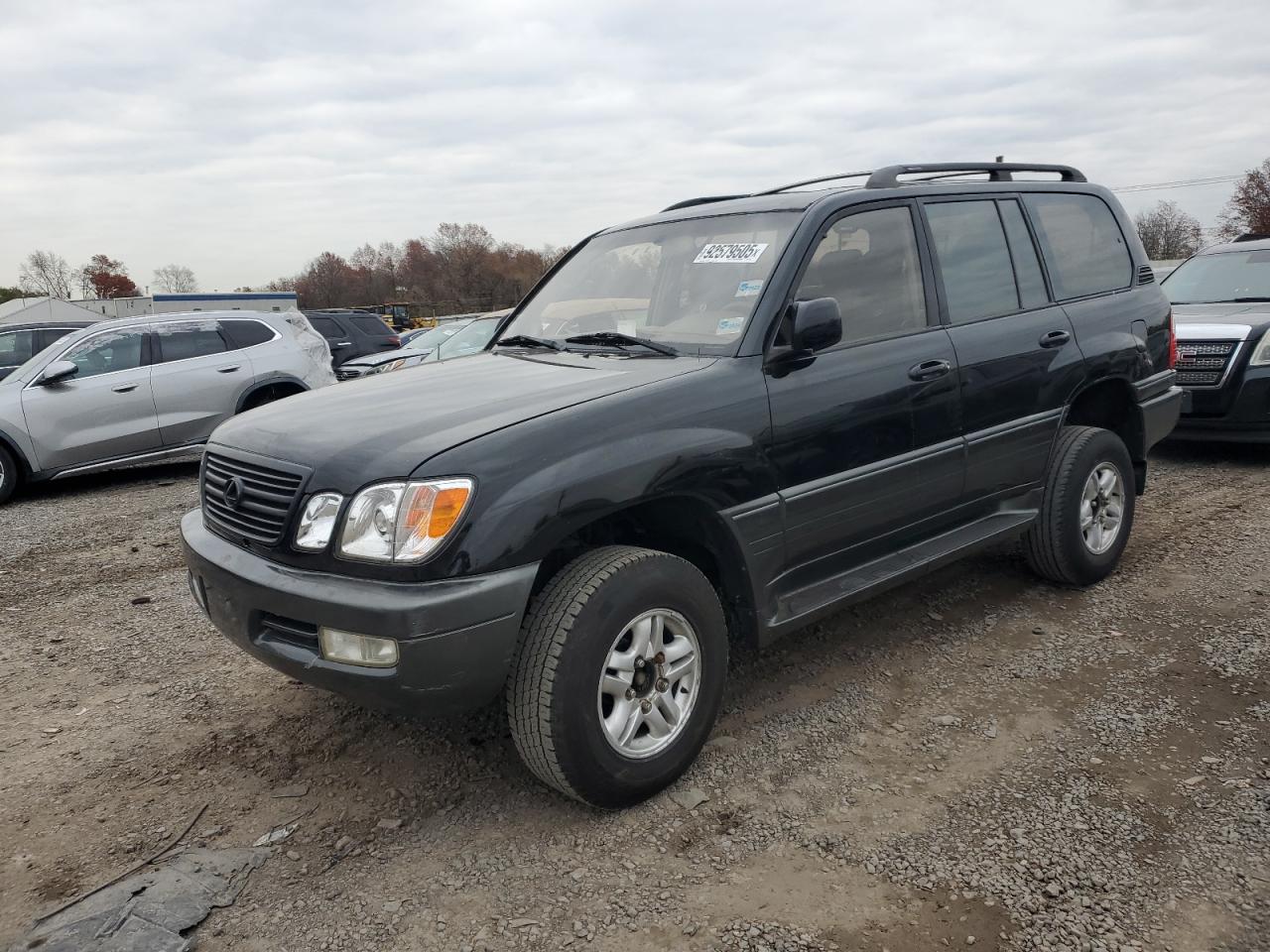 1998 Lexus LX 470, VIN JT6HT00W5W0021005 — Зад