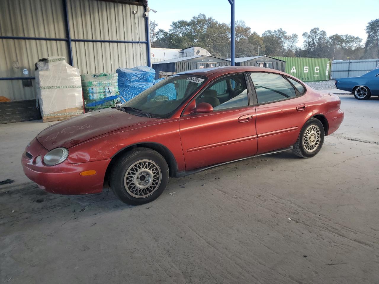 1996 Ford Taurus GL, VIN 1FALP52U7TG234210 — Front end