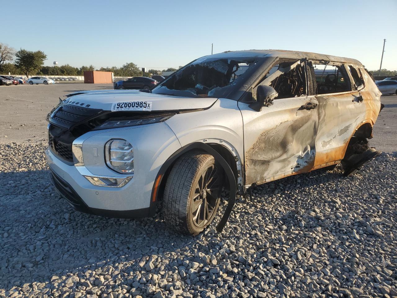 2023 Mitsubishi Outlander SE, VIN JA4J4UA8XPZ049257 — Пожар в салоне