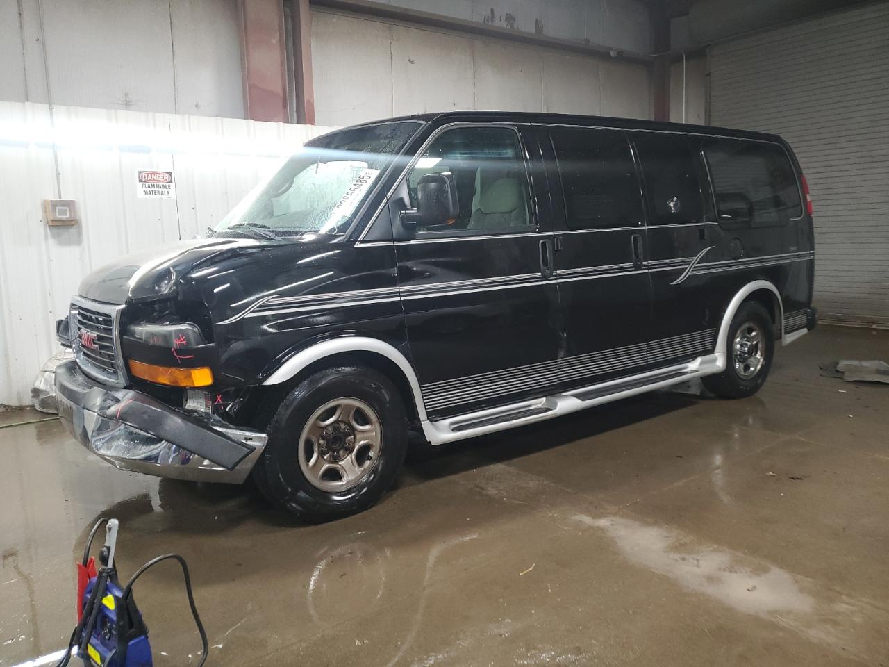 2005 GMC Savana Cargo YF7 Upfitter, VIN 1GDFG15T651244795 — Front end