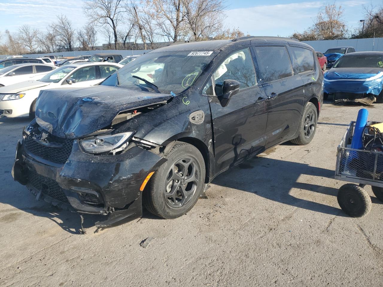 2021 Chrysler Pacifica Hybrid Touring L, VIN 2C4RC1L74MR544641 — Front end