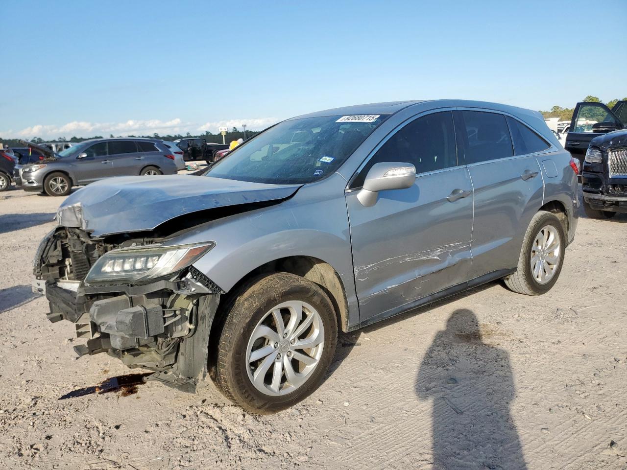 2017 Acura RDX Technology, VIN 5J8TB3H56HL020032 — Front end