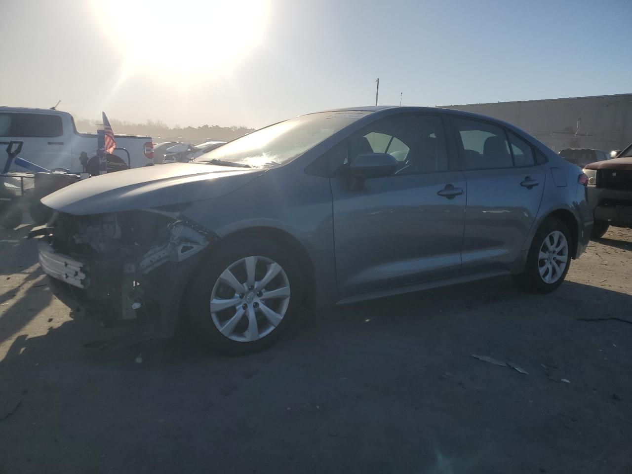 2020 Toyota Corolla LE, VIN 5YFEPRAE7LP098020 — Перед