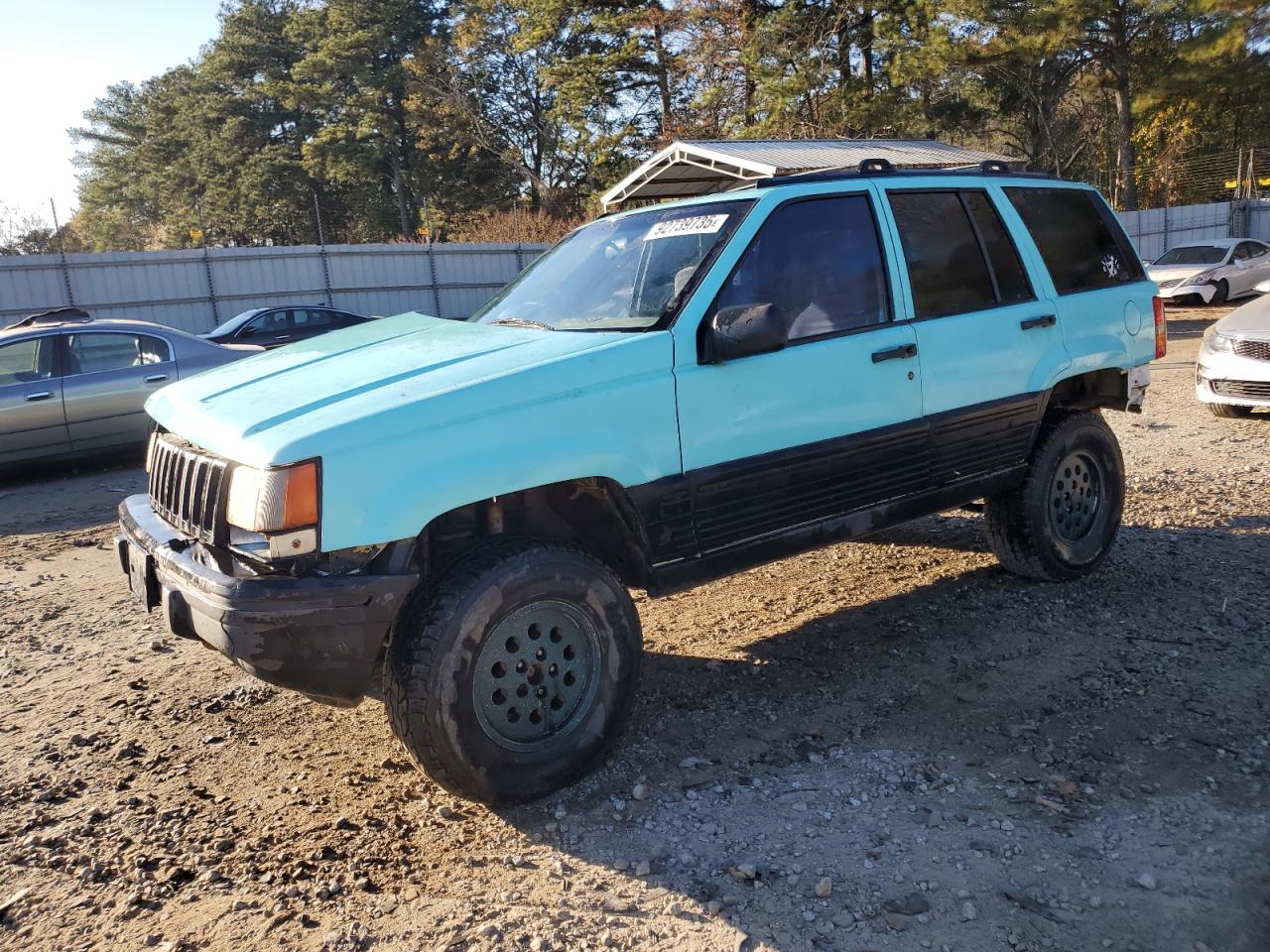 1995 Jeep Grand Cherokee Laredo, VIN 1J4GZ58S9SC761550 — Front end