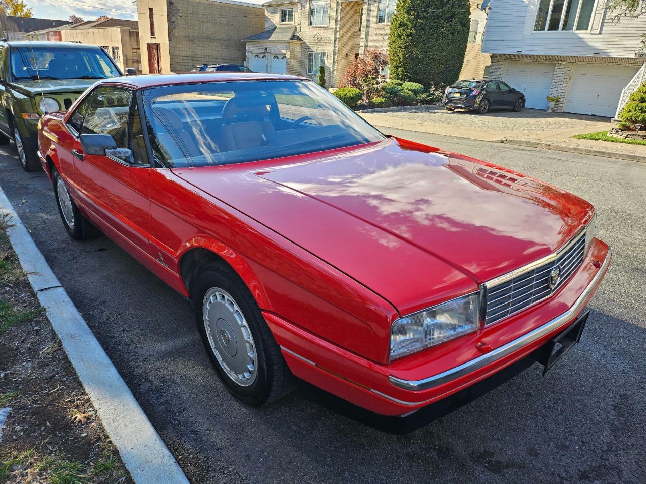 1989 Cadillac Allante, VIN 1G6VR3185KU100241 — Normal wear