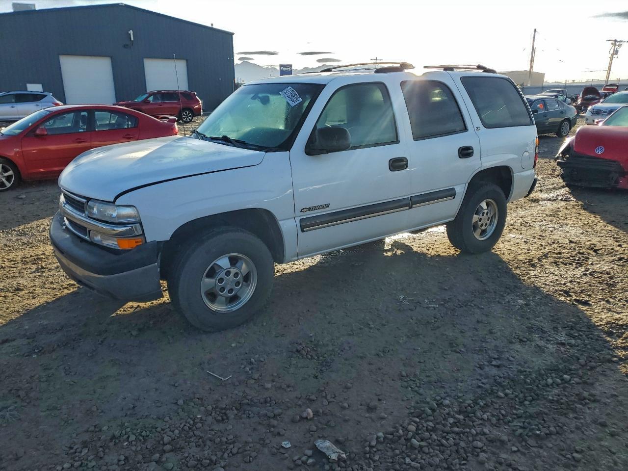 2000 Chevrolet Tahoe LT, VIN 1GNEK13T8YJ139737 — Front end
