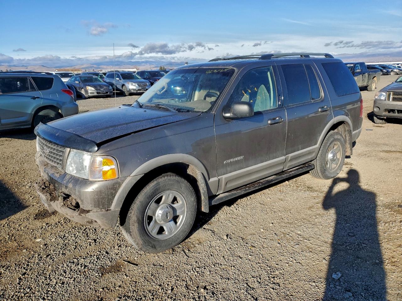 2002 Ford Explorer XLT, VIN 1FMZU73W02UB27858 — Front end