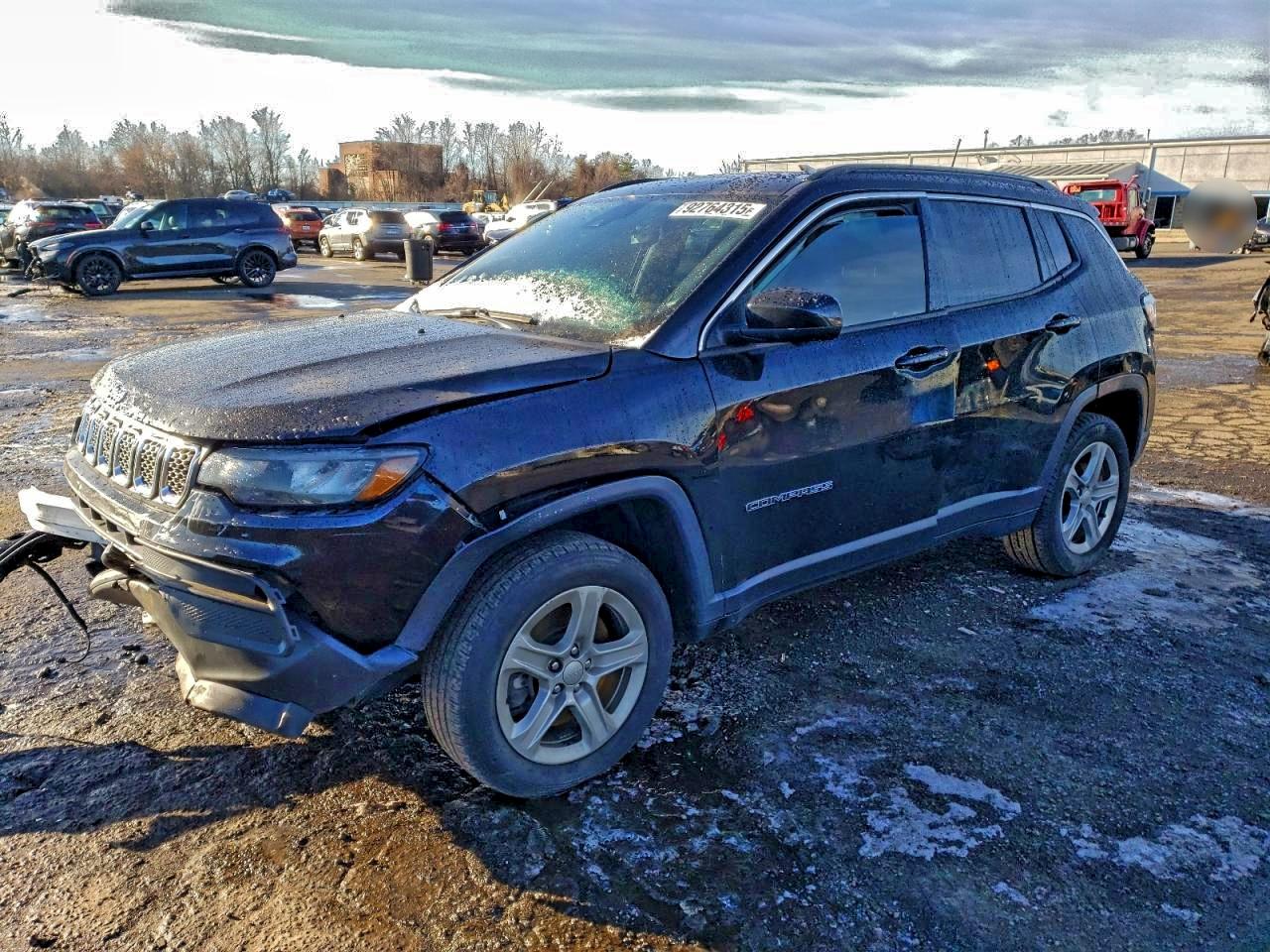 2023 Jeep Compass Latitude, VIN 3C4NJDBN9PT504224 — Front end