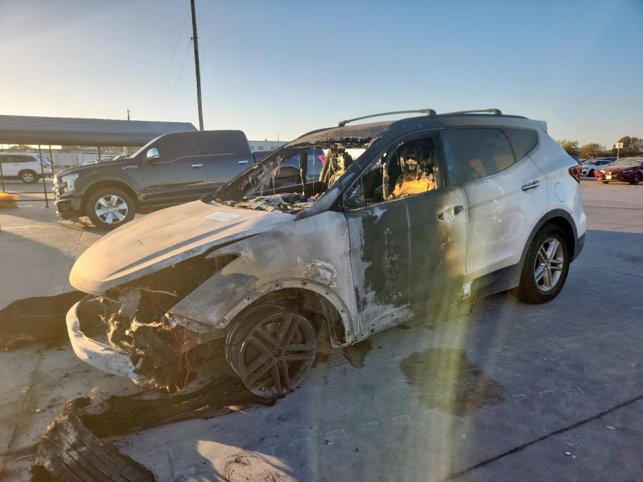 2018 Hyundai Santa Fe 2.4L, VIN 5NMZU3LB4JH103739 — Engine fire