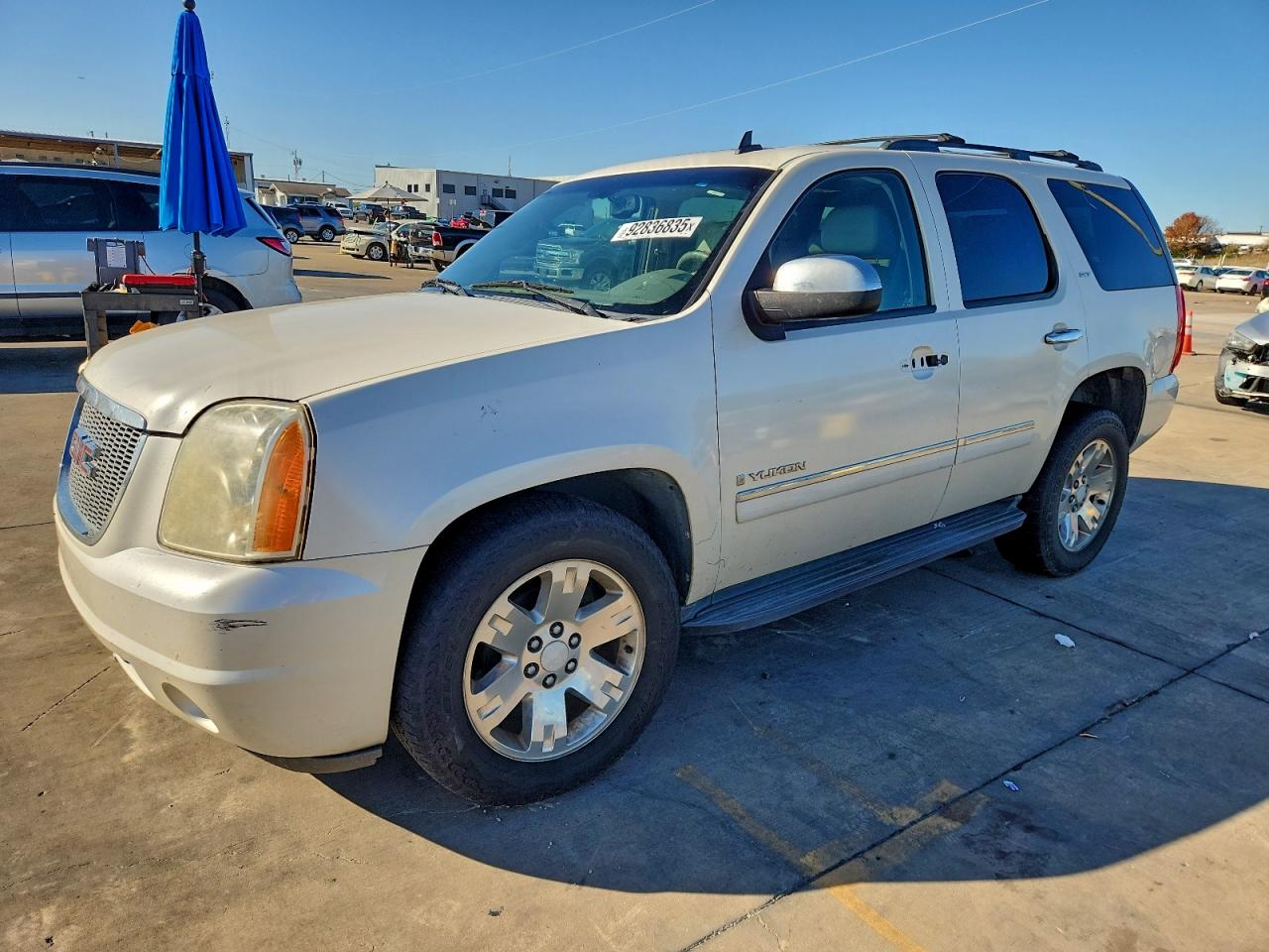 2009 GMC Yukon SLT 4SB, VIN 1GKFC33049R172866 — Side