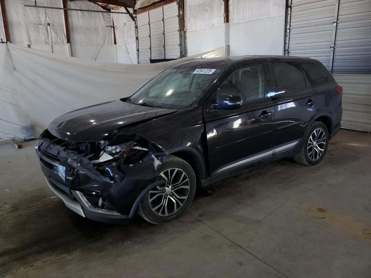 2016 Mitsubishi Outlander SE, VIN JA4AZ3A30GZ008541 — Front end