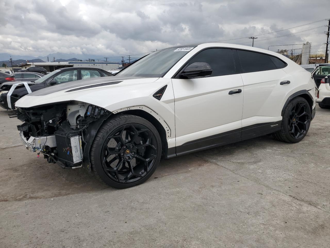 2024 Lamborghini Urus Performante, VIN ZPBUC3ZL6RLA33550 — Front end