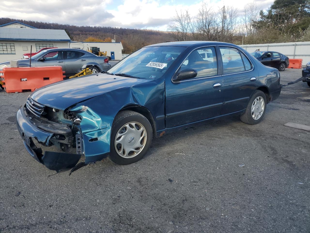 1996 Nissan Altima XE, VIN 1N4BU31D3TC138916 — Front end
