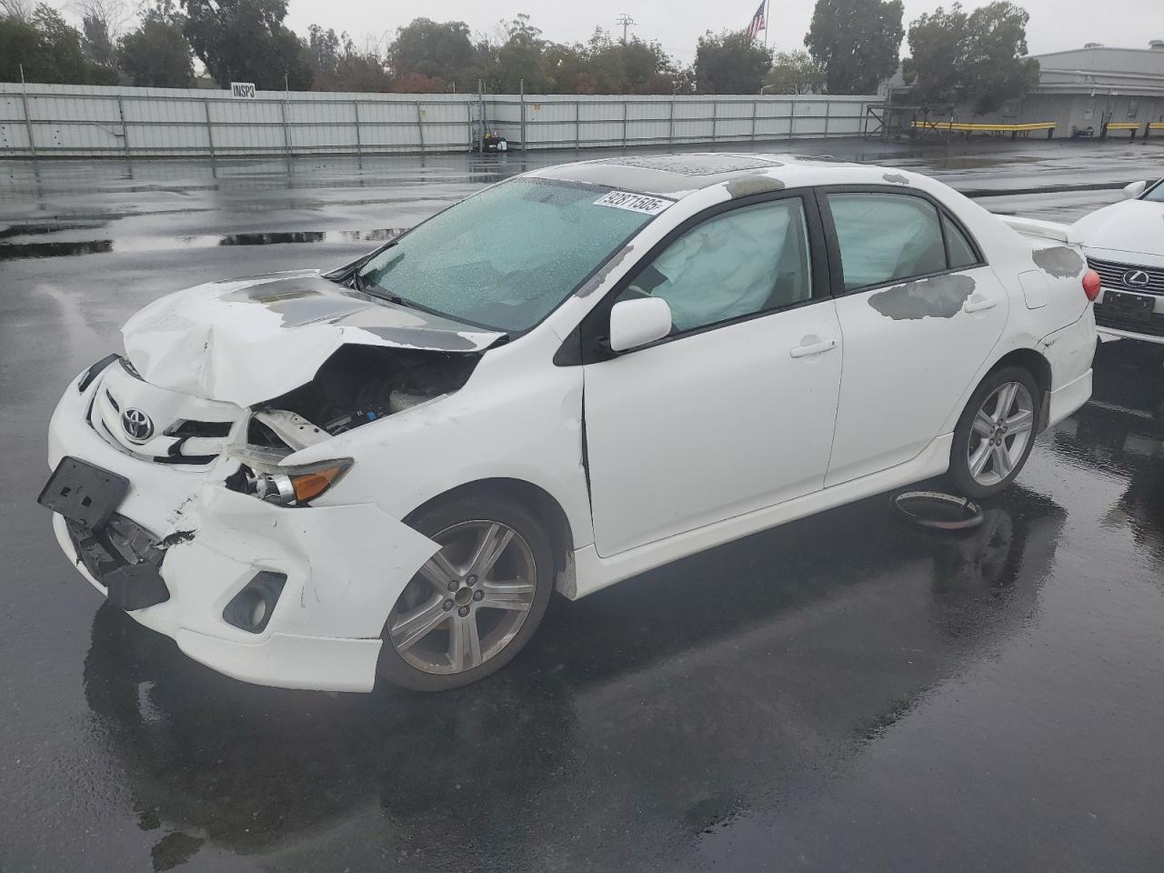 2013 Toyota Corolla LE, VIN 5YFBU4EE6DP099119 — Front end