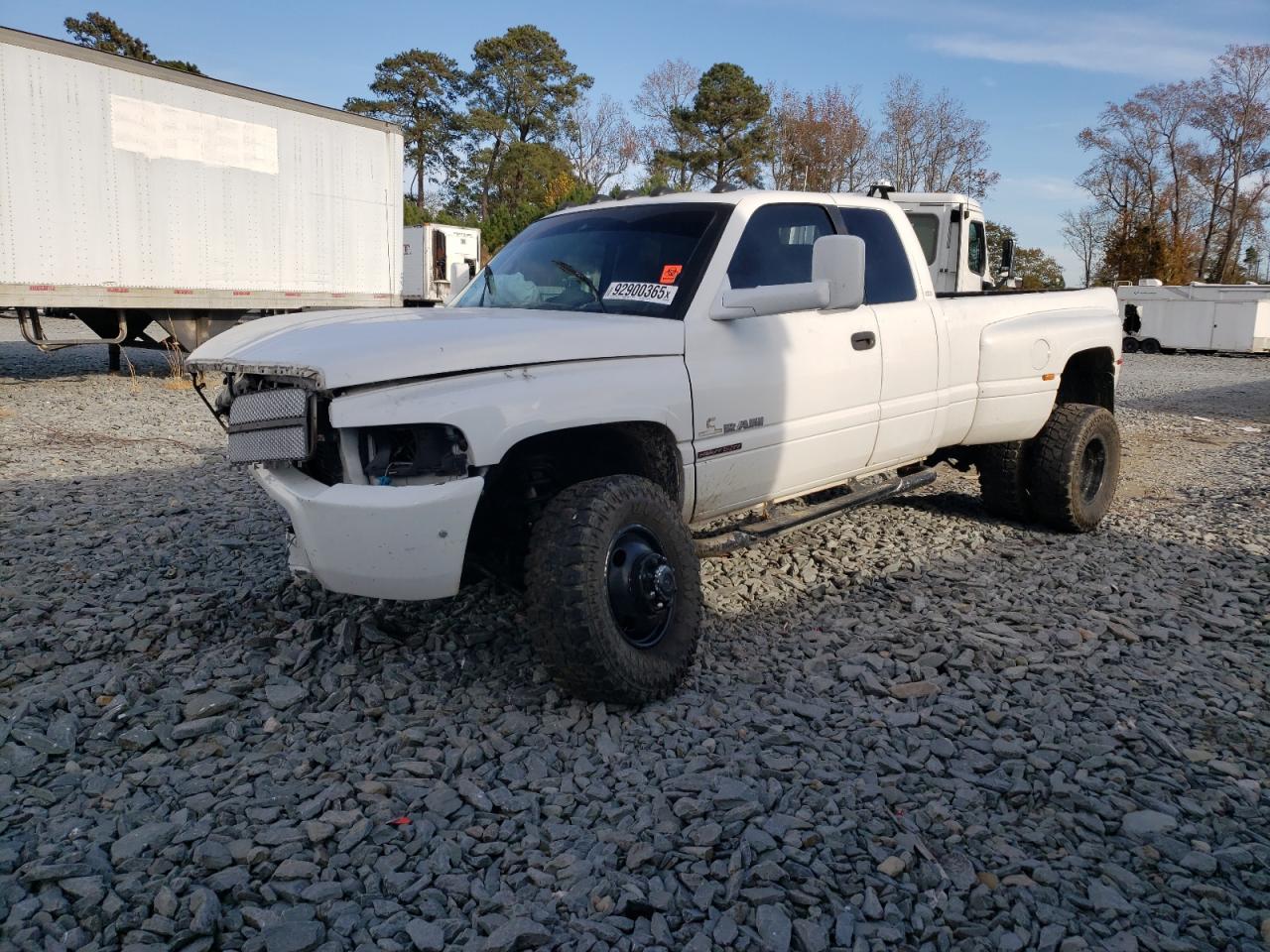 1999 Dodge 3500, VIN 1B7MF3368XJ618320 — Перед